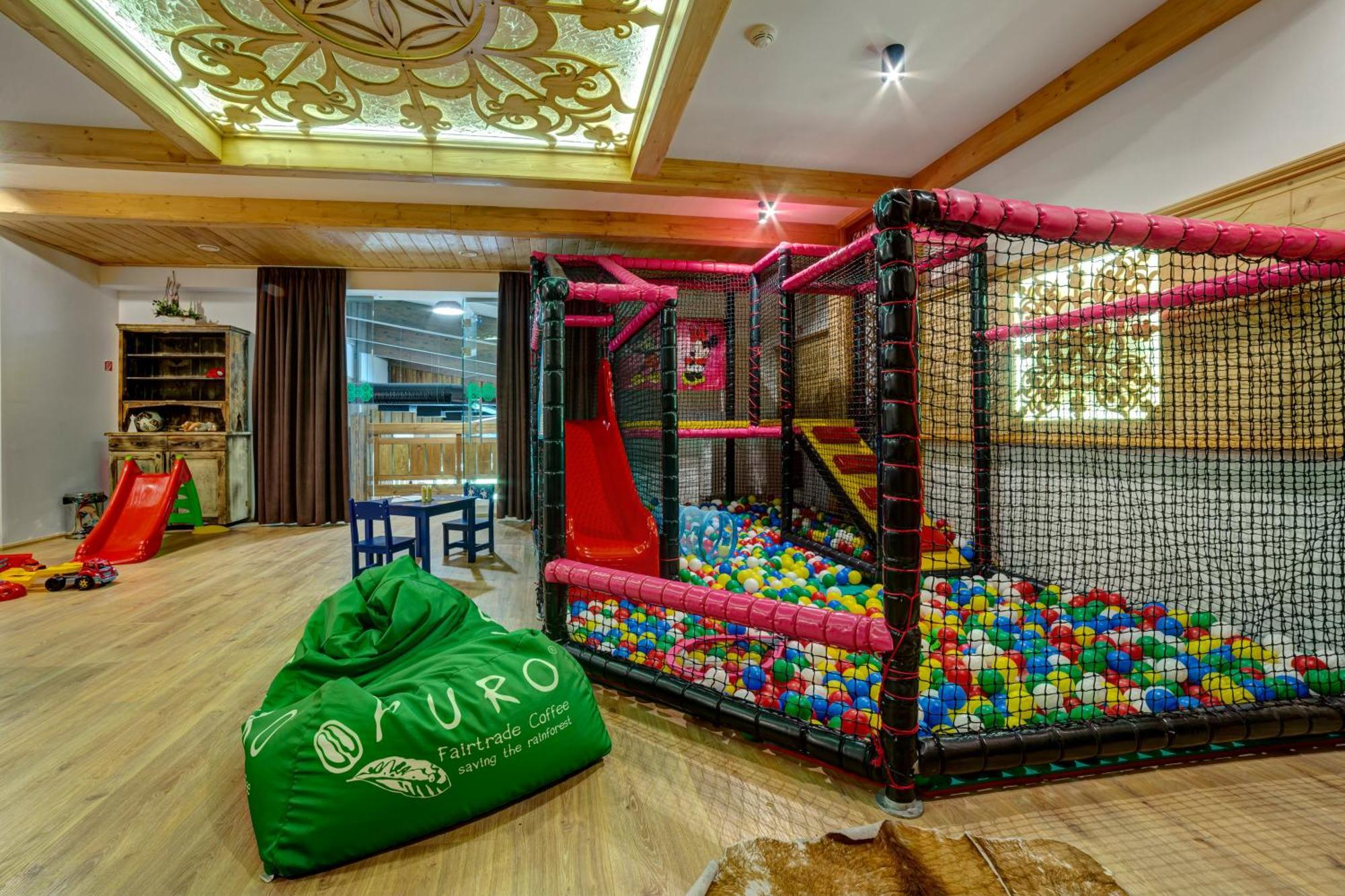 Hotel Strachan Family Jasna Deménvölgy Kültér fotó